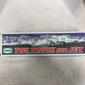 NEW IN BOX Vintage 2010 HESS Toy Truck and Jet